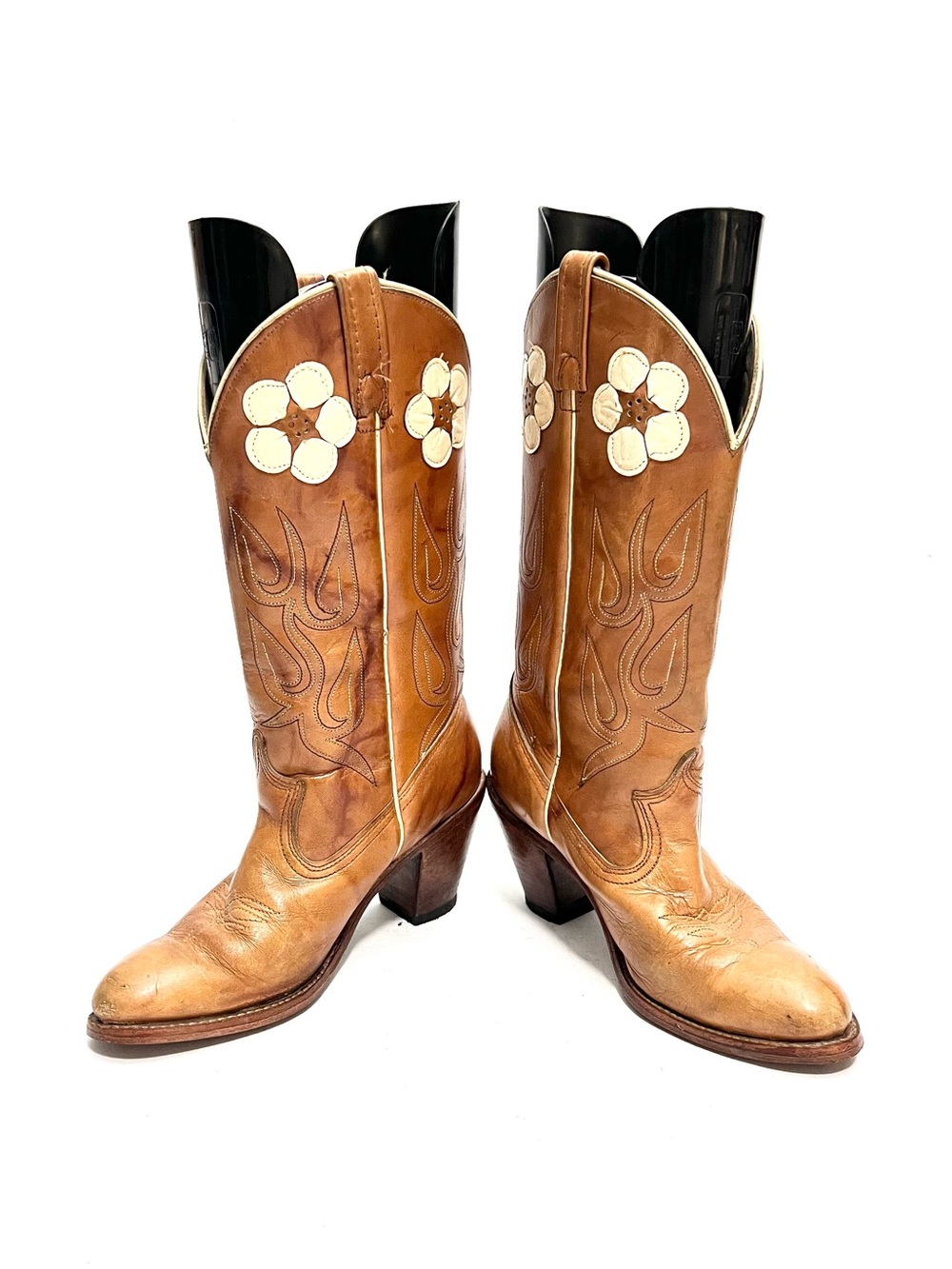 Vintage 1990s women's tan leather floral appliqué heeled cowboy boots - Picture 5 of 9